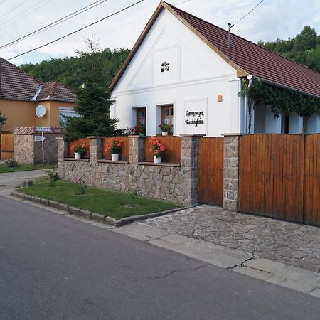 Cseresznyés Vendégház Szomolya Esterno foto